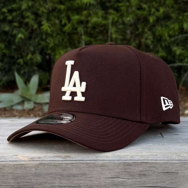 New Era LA Dark Brown Ivory 2025 World Series Champs Laurel SP 940 a-frame