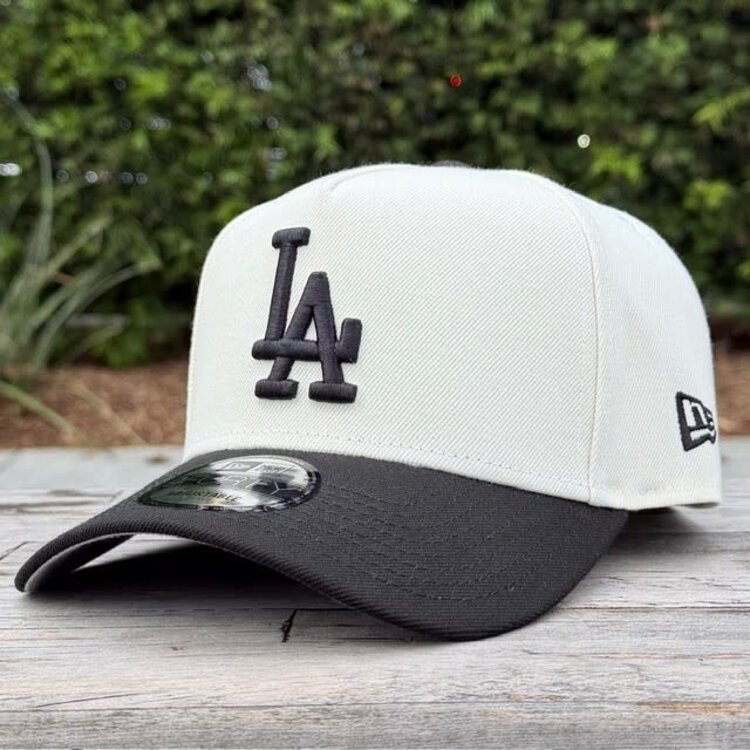 New Era LA Ivory/Black 2025 World Series Champs Laurel SP 940 a-frame