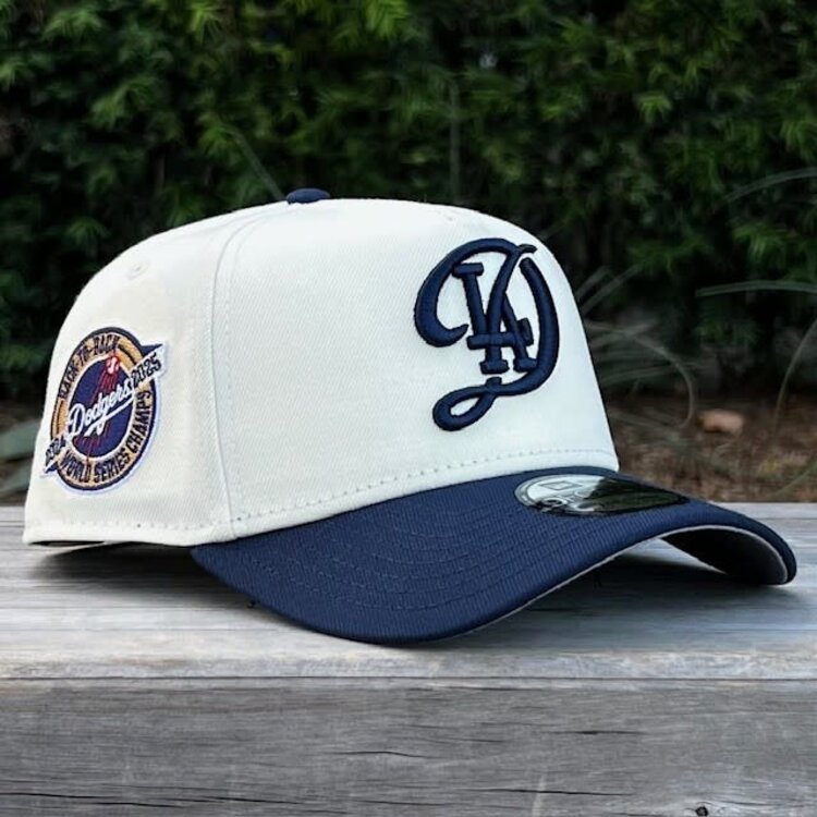 New Era LA City Connect Ivory/Navy Back to Back World Series Champs Circle 940 a-frame