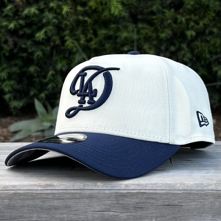 New Era LA City Connect Ivory/Navy Back to Back World Series Champs Circle 940 a-frame
