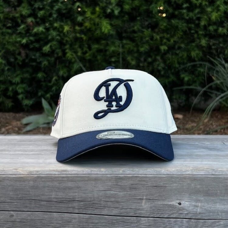 New Era LA City Connect Ivory/Navy Back to Back World Series Champs Circle 940 a-frame