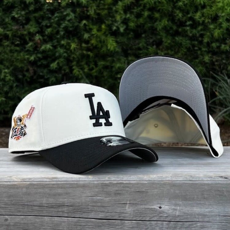 New Era LA Ivory/Black Japanese 2025 World Series Champs 940 a-frame