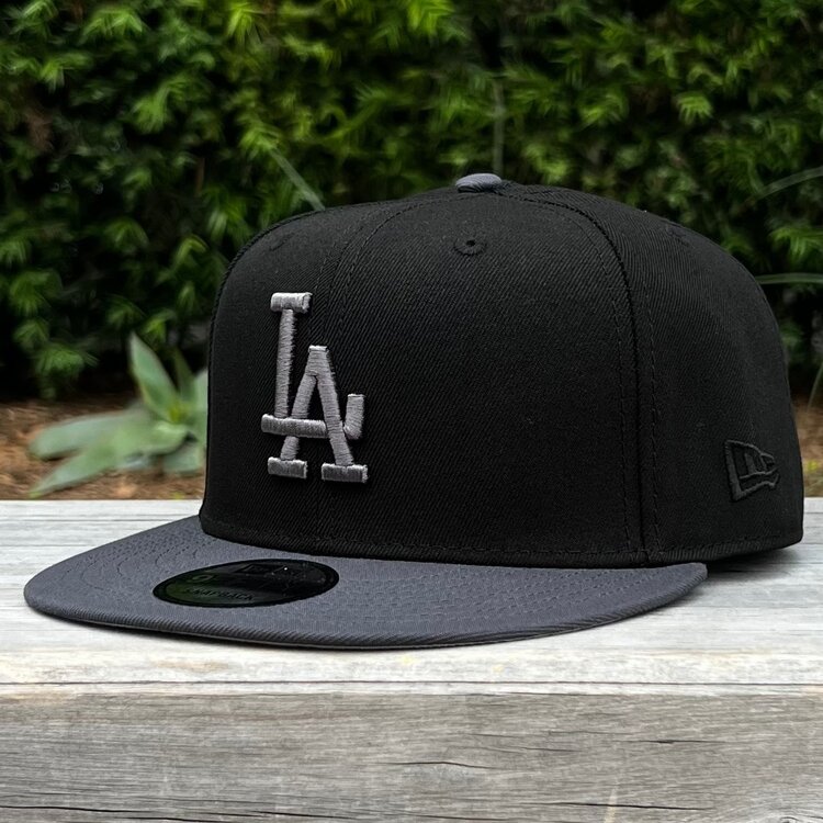 New Era LA Black/Graphite Back to Back World Series Champs Circle 950 Snapback