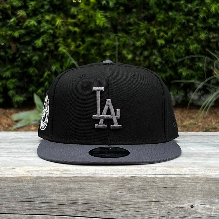 New Era LA Black/Graphite Back to Back World Series Champs Circle 950 Snapback