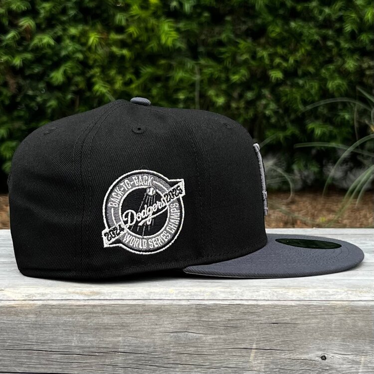 New Era LA Black/Graphite Back to Back World Series Champs Circle 950 Snapback