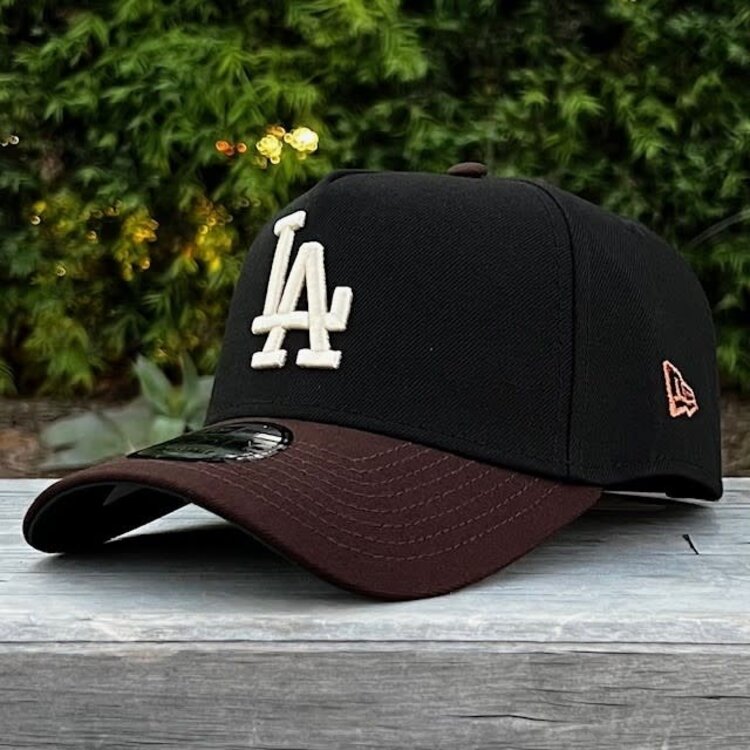 New Era LA Black/Dark Brown Metallic Back to Back World Series Champs Circle 940 a-frame
