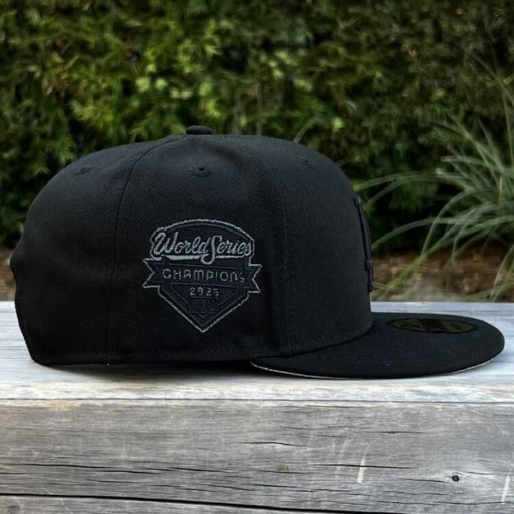 New Era LA Dodgers Black Black 2025 WS Champs Side Patch 950 Snapback