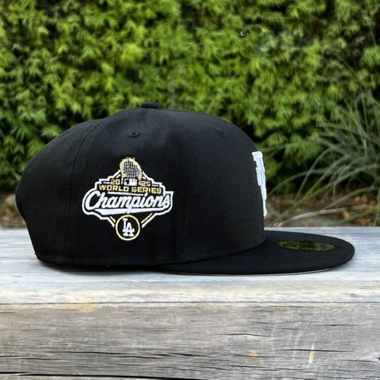 New Era LA Upside Down Black White WS Champs Script Trophy 950 Snapback