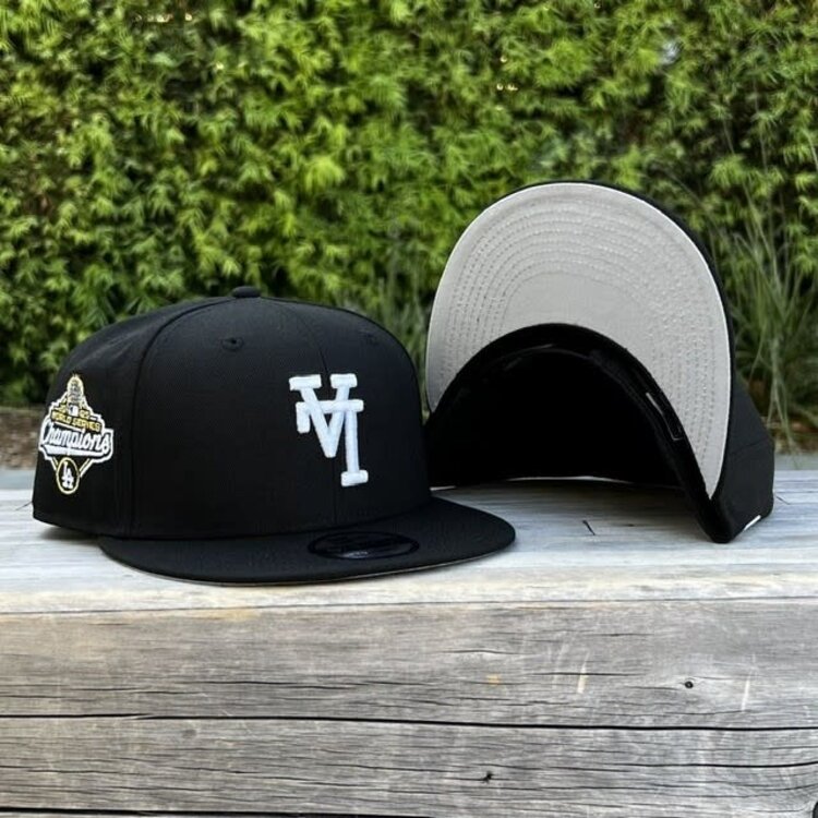 New Era LA Upside Down Black White WS Champs Script Trophy 950 Snapback