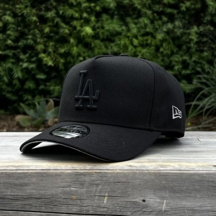 New Era LA Black Black World Series Back 2 Back Champs Trophies 940 a-frame