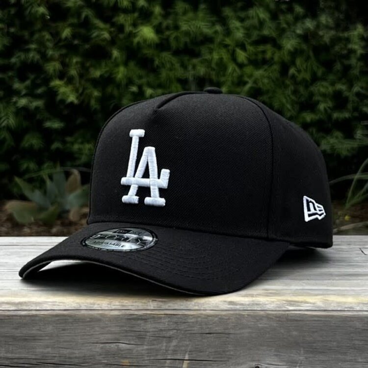New Era LA Dodgers Black White El Salvador Flag Side Patch 940 a-frame