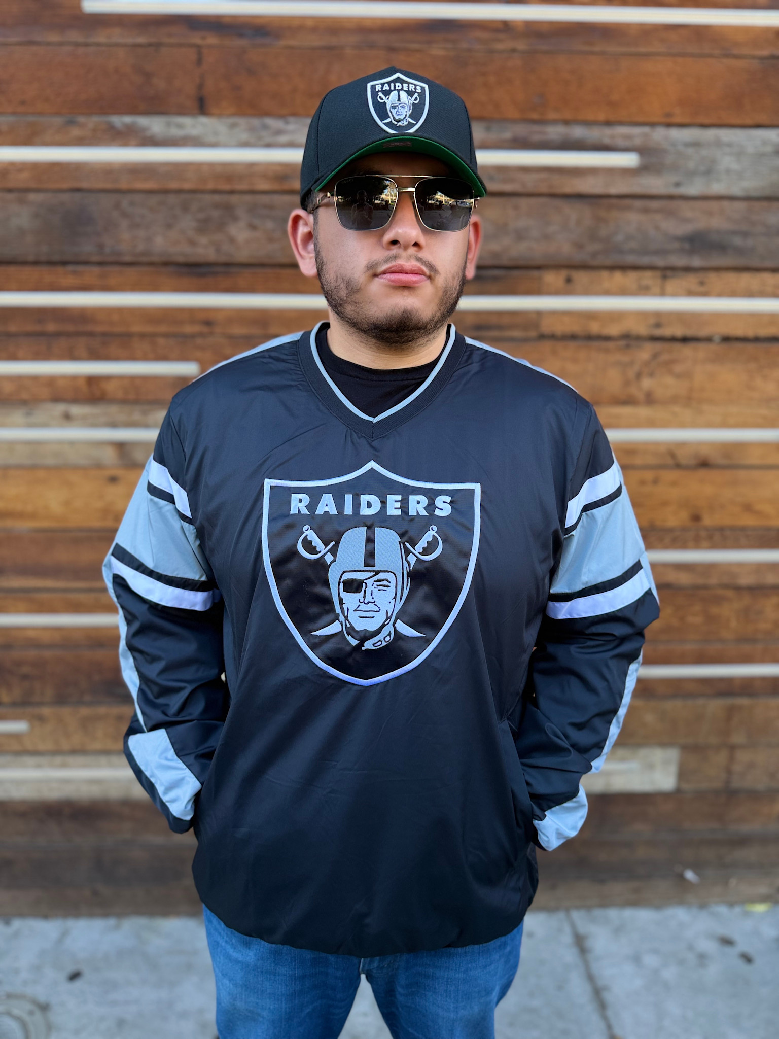 Raiders M G-III Swing Route V-Neck Pullover - The Locker Room of