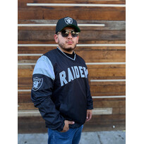 G-III Raiders M GIII Clutch Hitter Black V-Neck Pullover