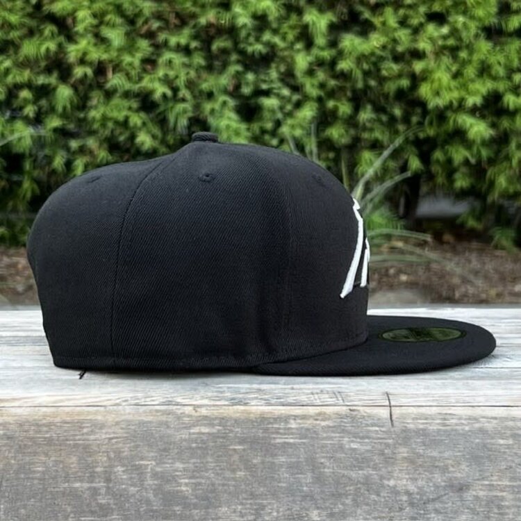 New Era Carolina Panthers Black White Snapback 950