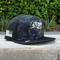 New Era Tampa Bay Buccaneers 2026 Salute to Service Snapback 950