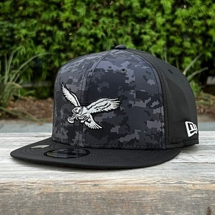 New Era Philadelphia Eagles Throwback 2026 Salute to Service Snapback 950