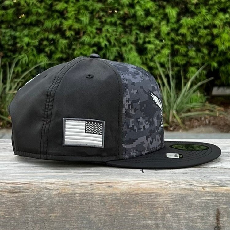New Era Philadelphia Eagles Throwback 2026 Salute to Service Snapback 950