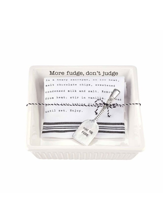 Fudge Baker With Towel Set