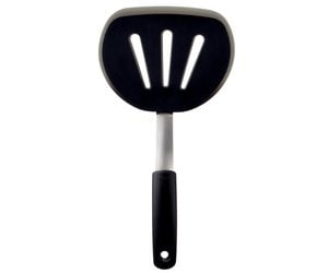 https://cdn.shoplightspeed.com/shops/604967/files/47749857/300x250x2/oxo-silcone-flexible-pancake-turner-oxo.jpg