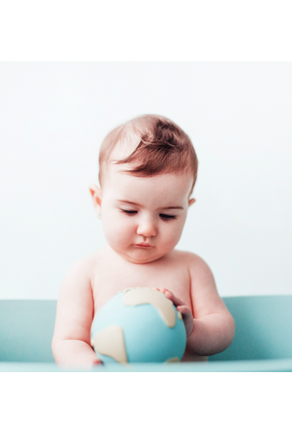 Oli & Carol - Earthy the World Ball