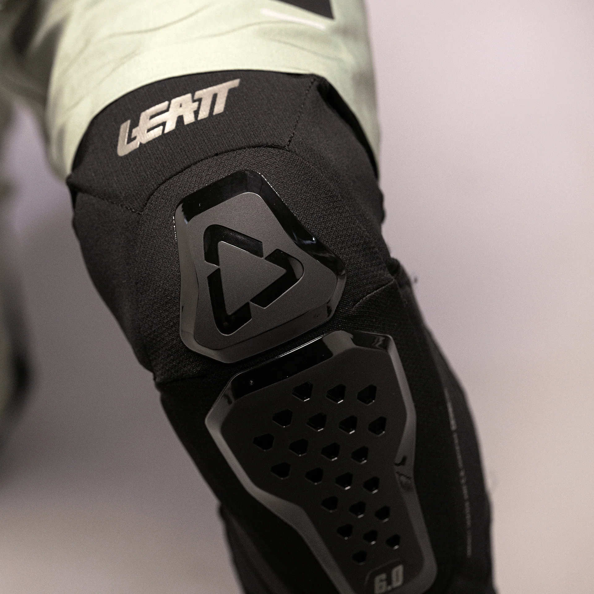 Leatt Knee Guard 6.0 EV