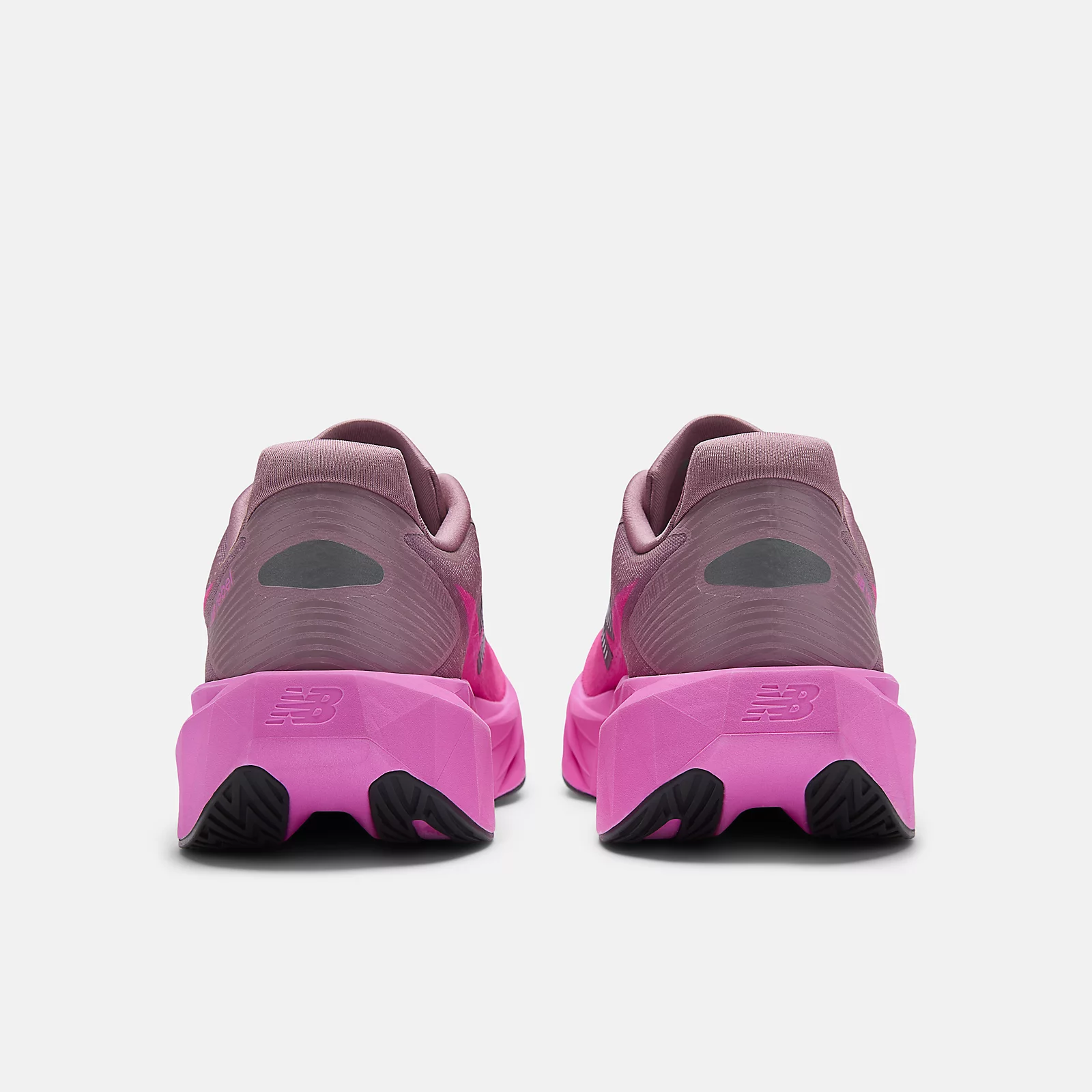 New Balance Fuelcell rebel V5 Woman