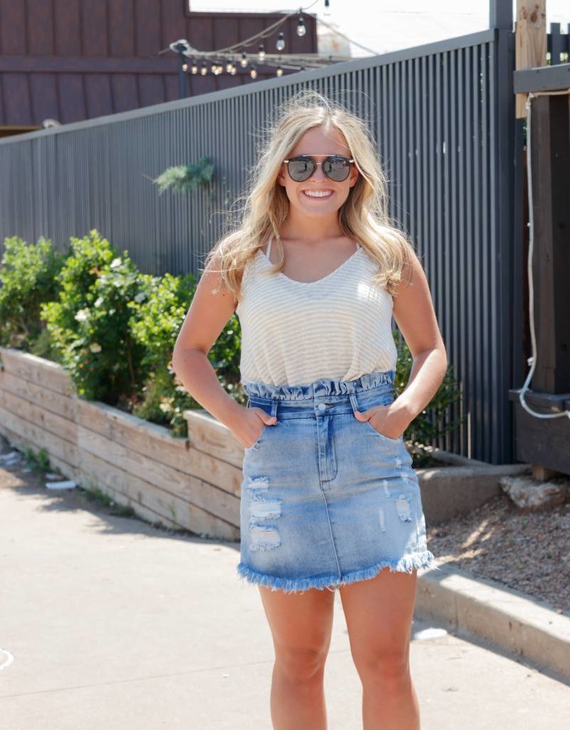 high waisted jean skirt outfit