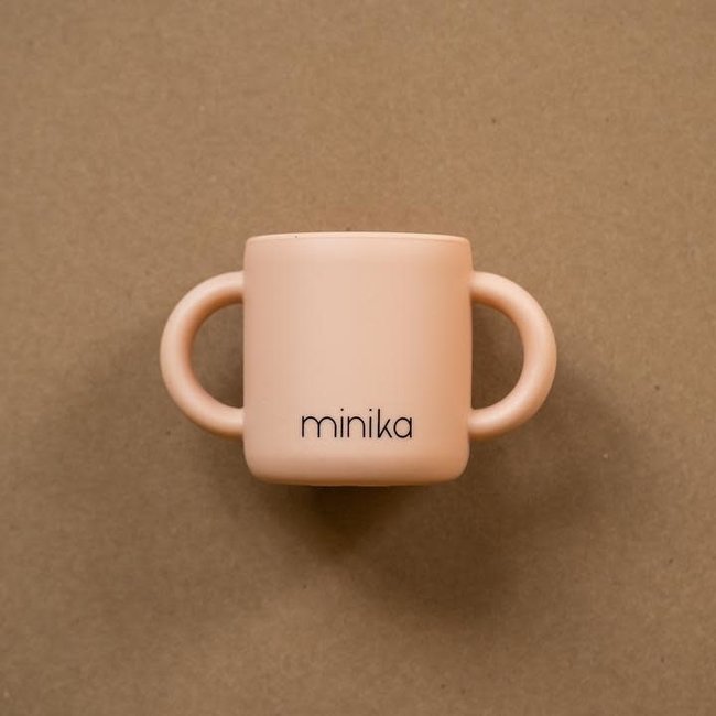 Minika Tasse D Apprentissage En Silicone Avec Poignees Blush Charlotte Et Charlie
