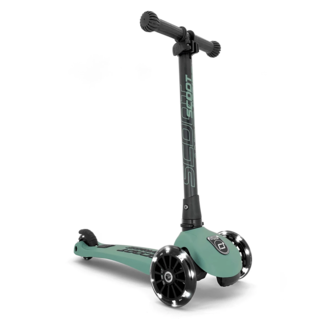 Scoot & Ride Scoot & Ride - Highwaykick 3 LED Scooter, Forest