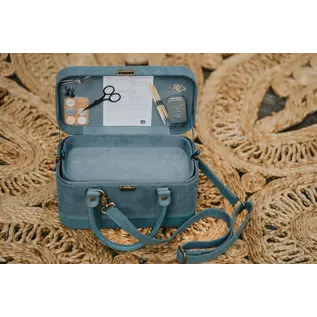 Della Q dellaQ Maker's Train Case