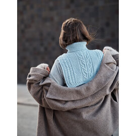 Laine Sari Nordlund: Foundations 20 KNITTED ACCESSORIES