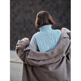 Laine Sari Nordlund: Foundations 20 KNITTED ACCESSORIES