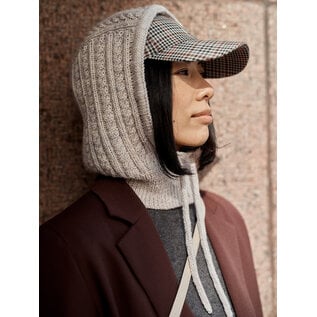 Laine Sari Nordlund: Foundations 20 KNITTED ACCESSORIES