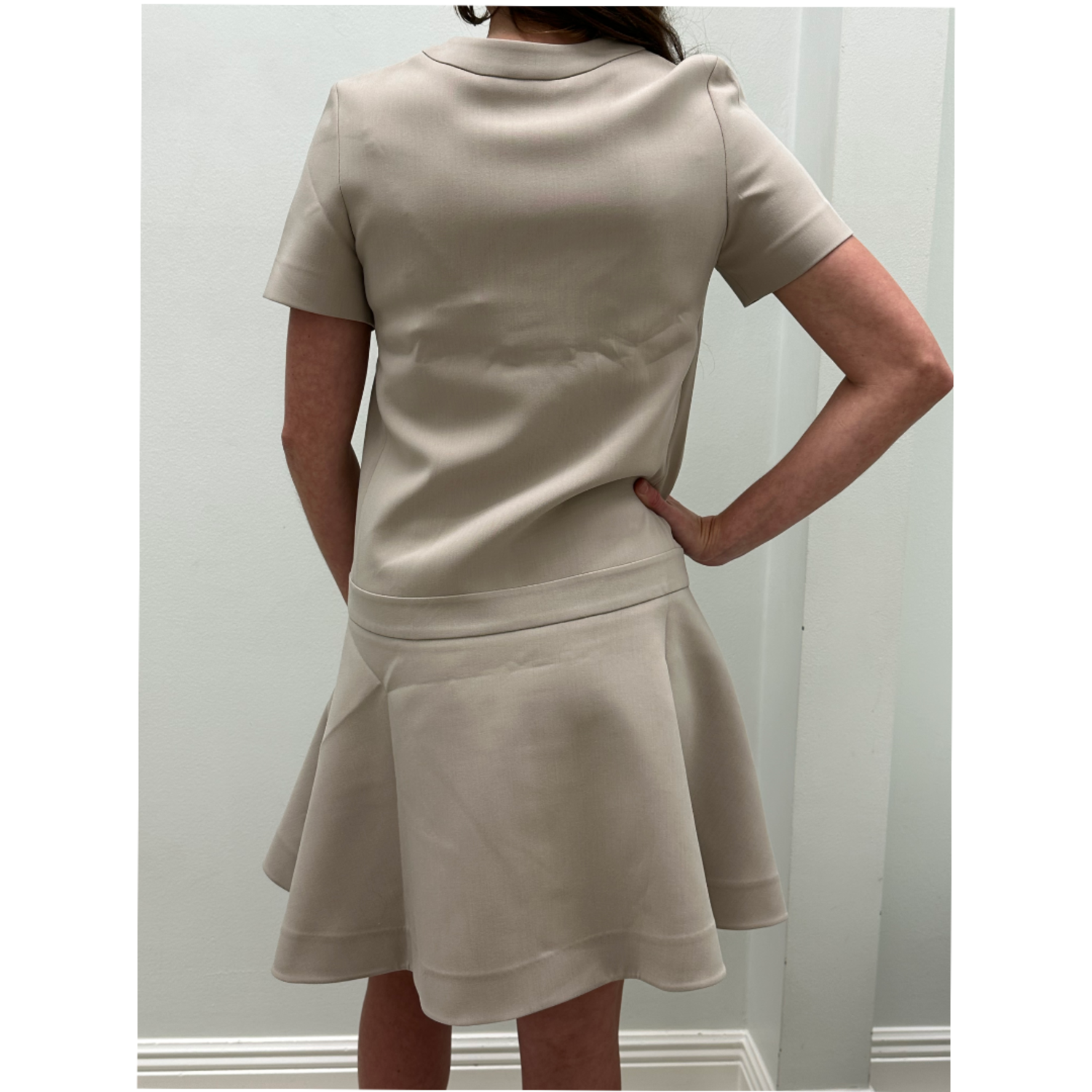 【新品タグ付】THE TOE Hesiod Frills Dress M Hillarie Printed Maxi Dress | GUESS Factory