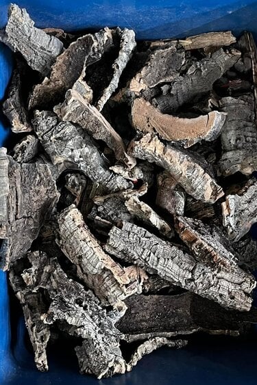 NewCal Pets Cork Pt de 15 lbs   SMALLER PIECES & BITS