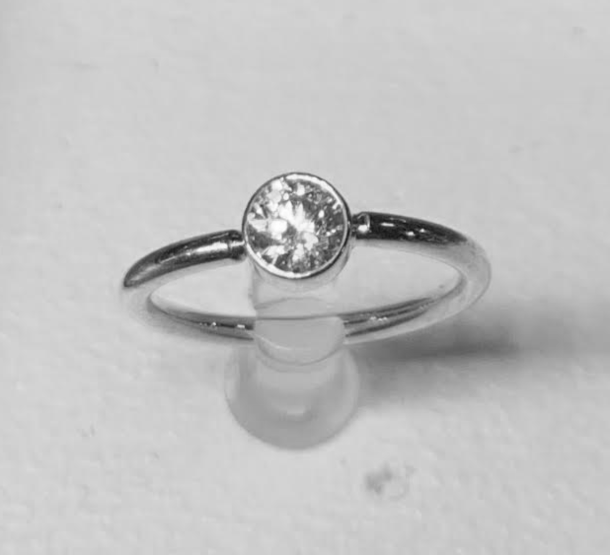 FBR ( conch ) ( vertical ) ( bezel - 2.5mm ) ( seam ring ) ( white gold ) ( 16g 7/16 ) ( clear cz ) ( FBR w/ DT031 V )