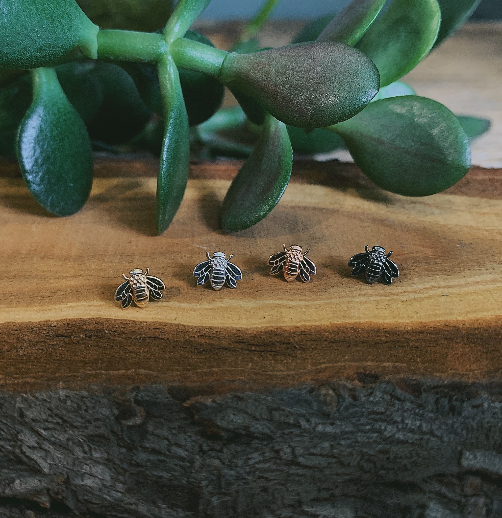 in house lucky line Bumble Bee threadless end by Body Gems