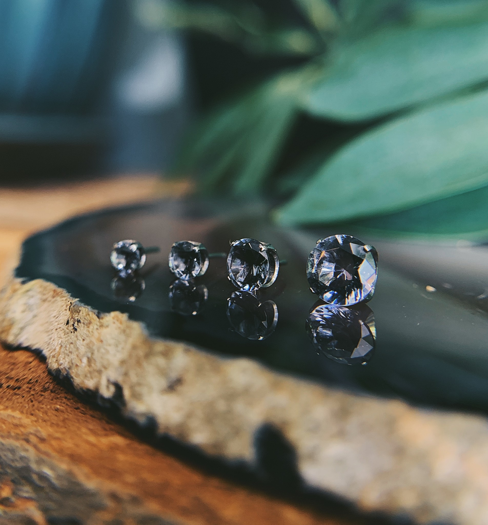 Titanium Prong Gems by NeoMetal