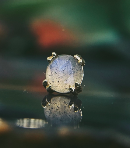 4mm "Double Prong Cabochon" with Rose Cut Labradorite by BVLA