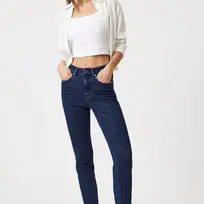 Mavi Kathleen Feather