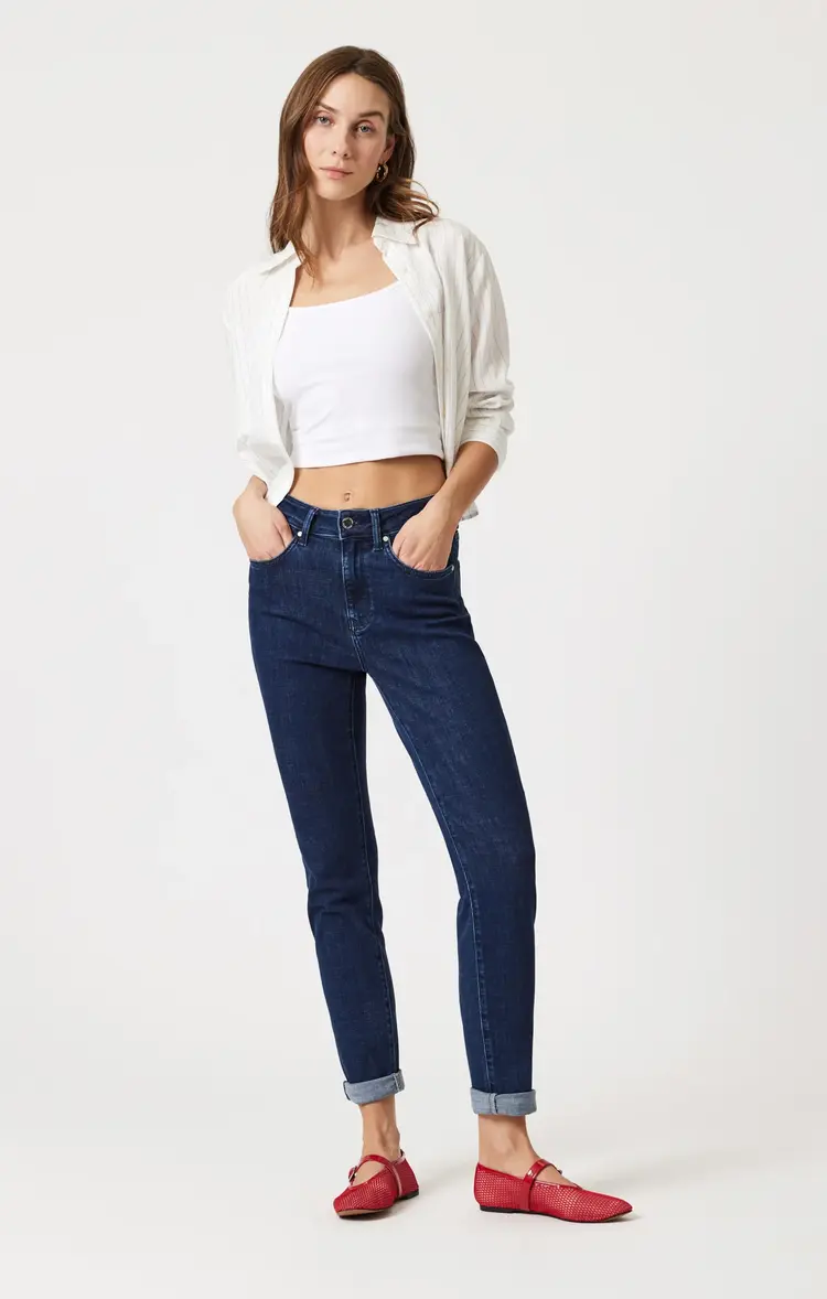 Mavi Kathleen Feather