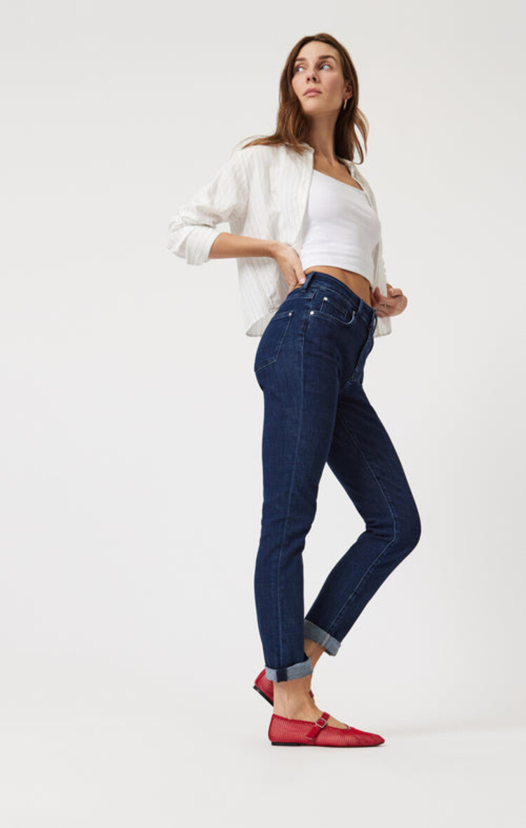 Mavi Kathleen Feather