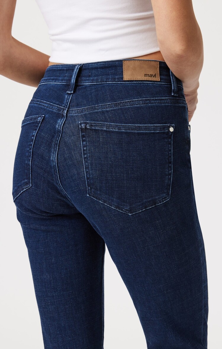 Mavi Kathleen Feather