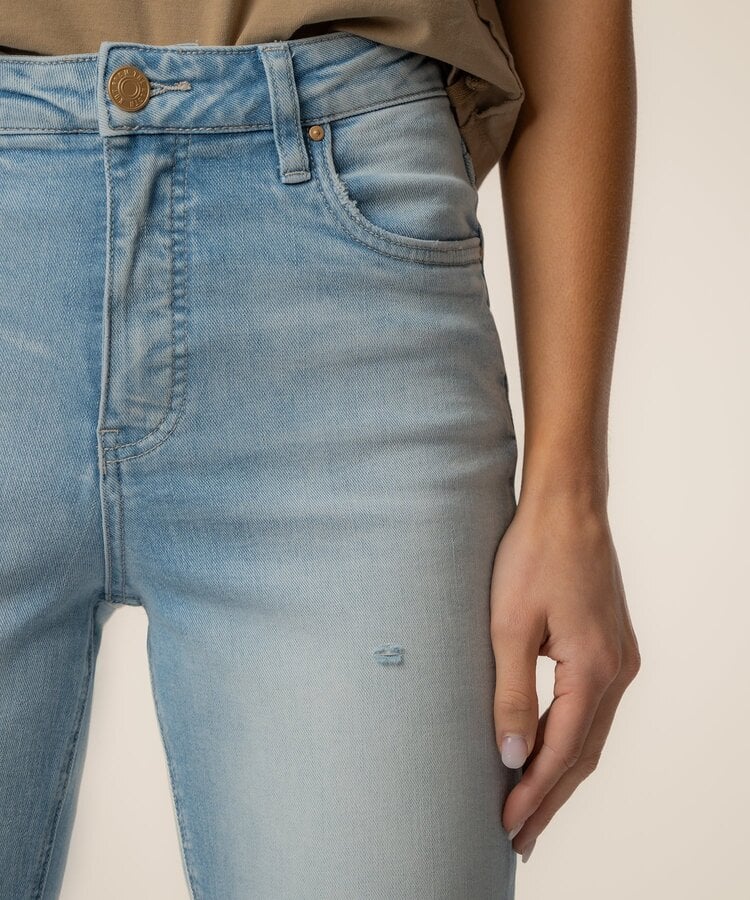 Kut from the Kloth Rachael High Rise Mom Jean