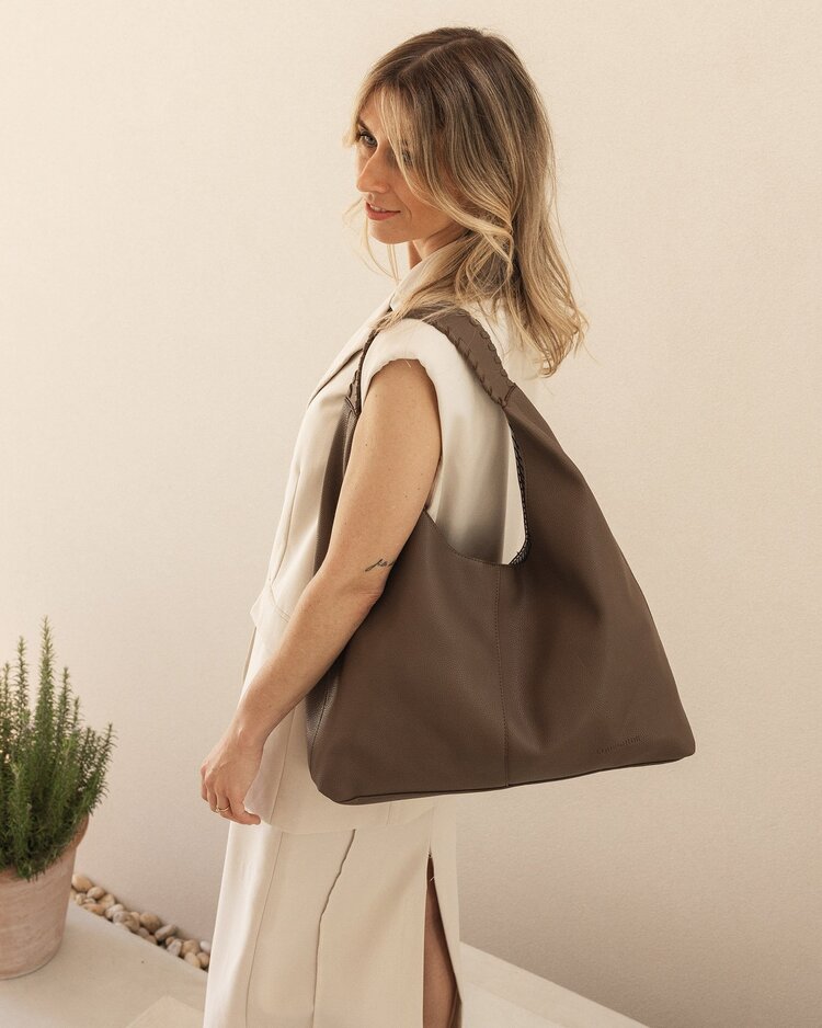 Louenhide Avery Shoulder- Mocha