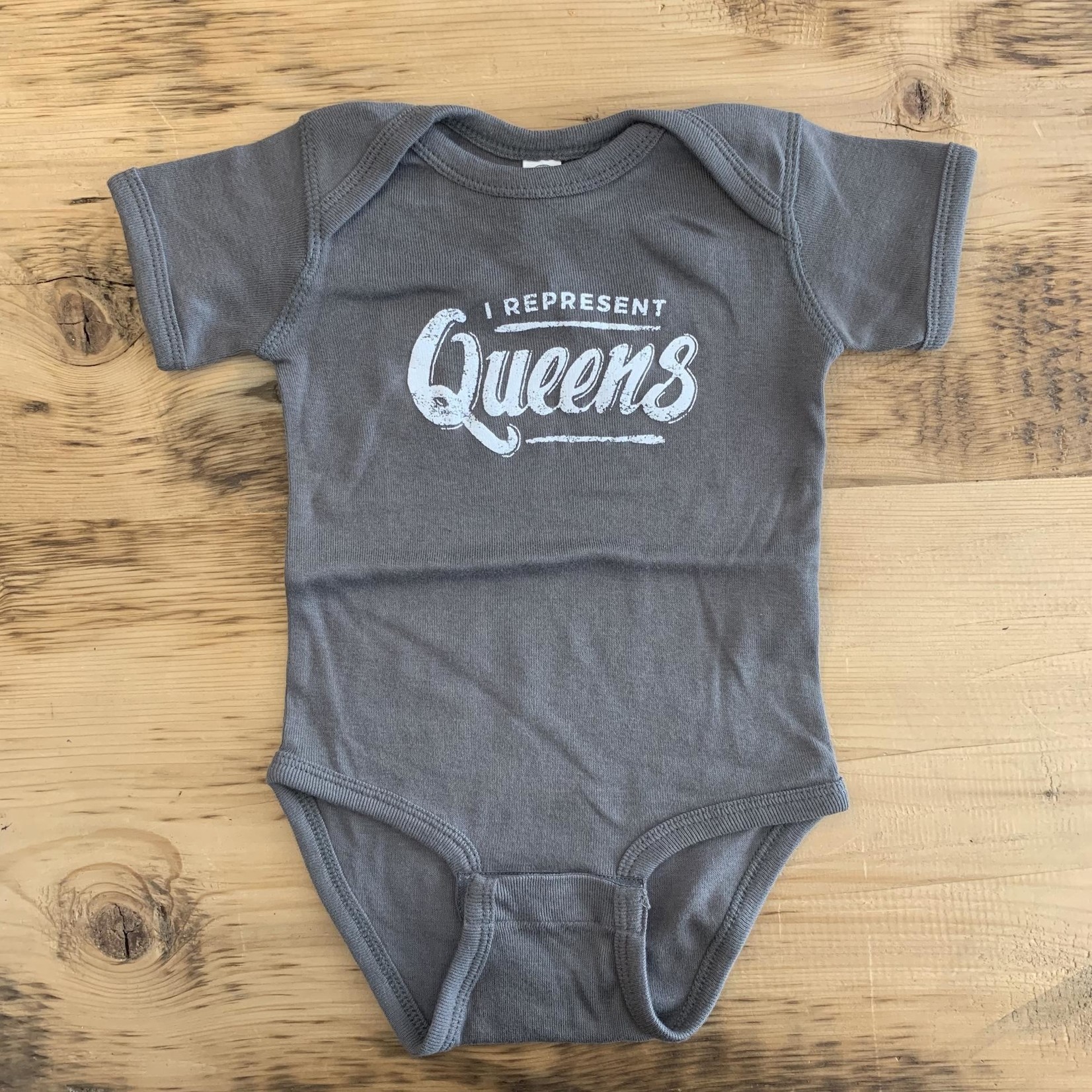 Design Brand Print Baby I Represent Queens - Charcoal
