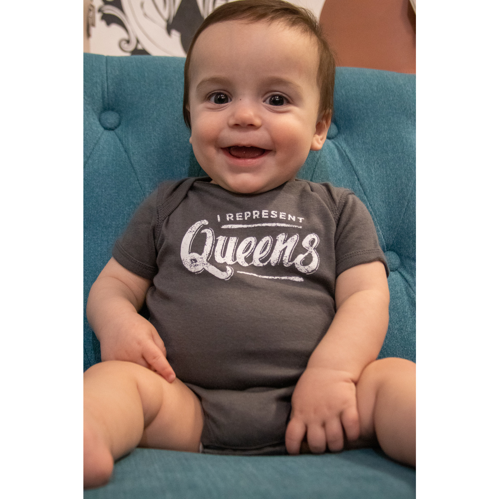 Design Brand Print Baby I Represent Queens - Charcoal