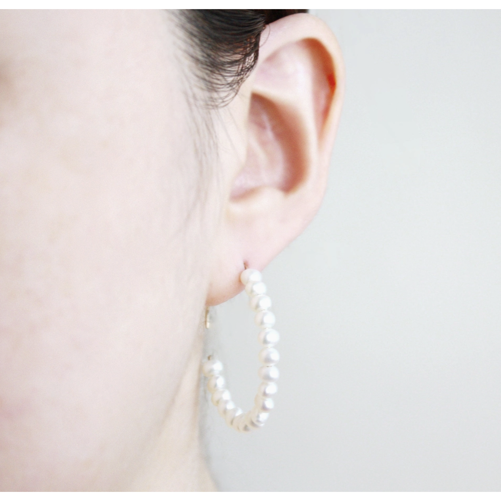Hooks & Luxe Pearl Hoop Earrings - Large