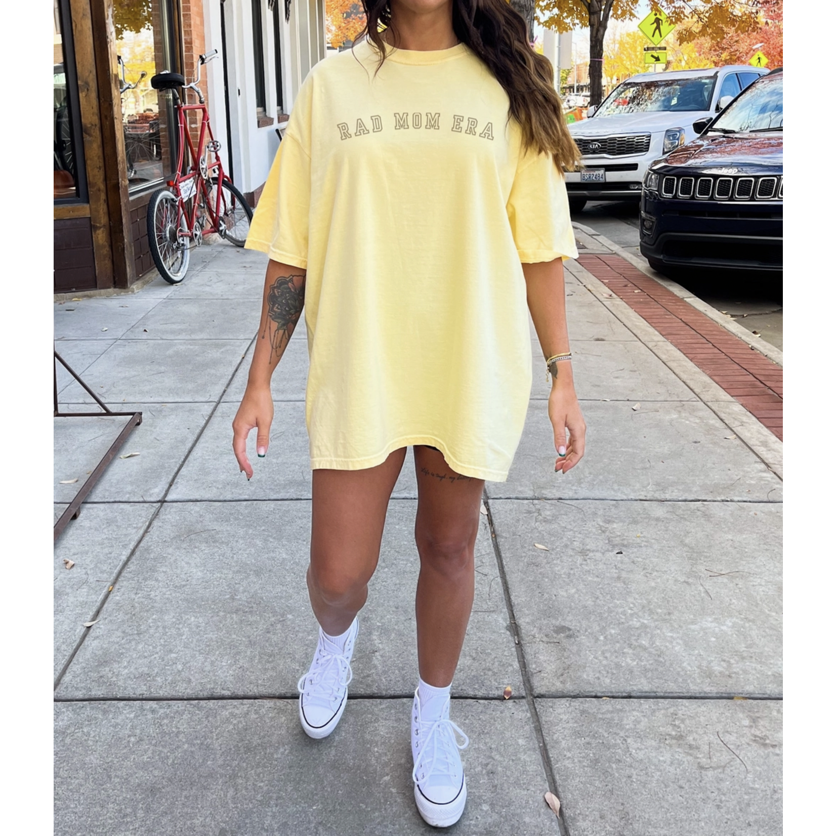 Lola Magnolia RAD MOM ERA GRAPHIC TEE-BANANA FINAL SALE