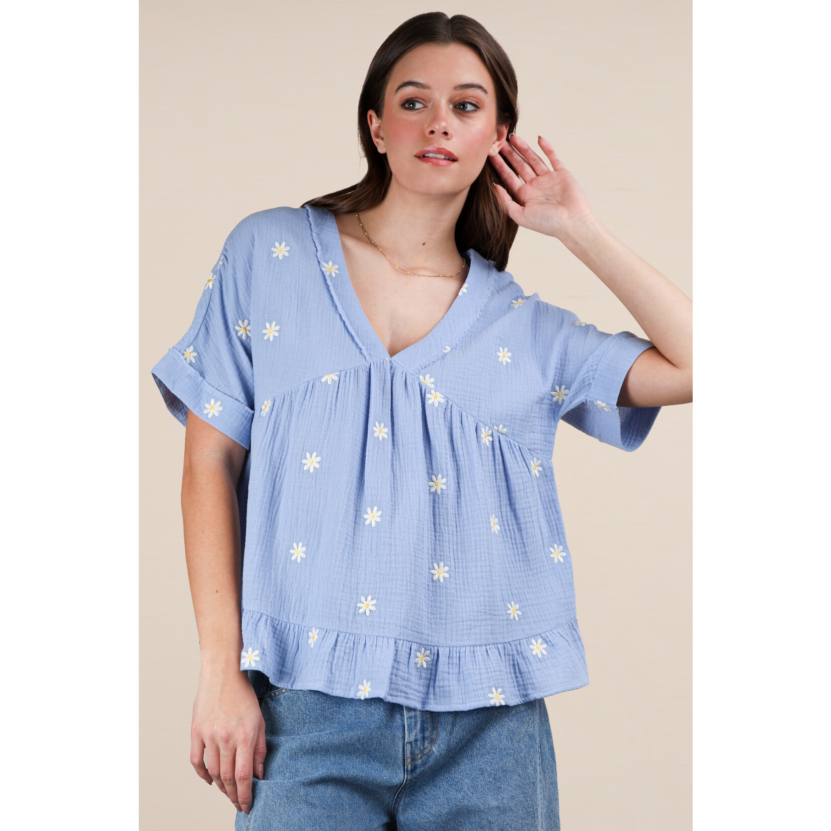 Very J Daisy Embroidered Top-Sky